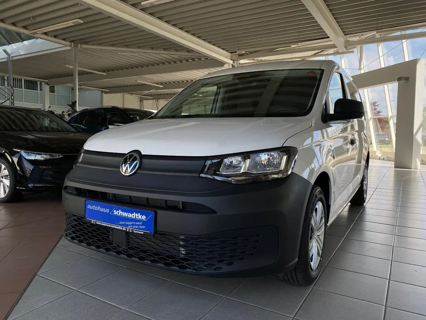 Volkswagen Caddy Maxi Cargo TDI 6-Gang Navi-App Weiß - 1