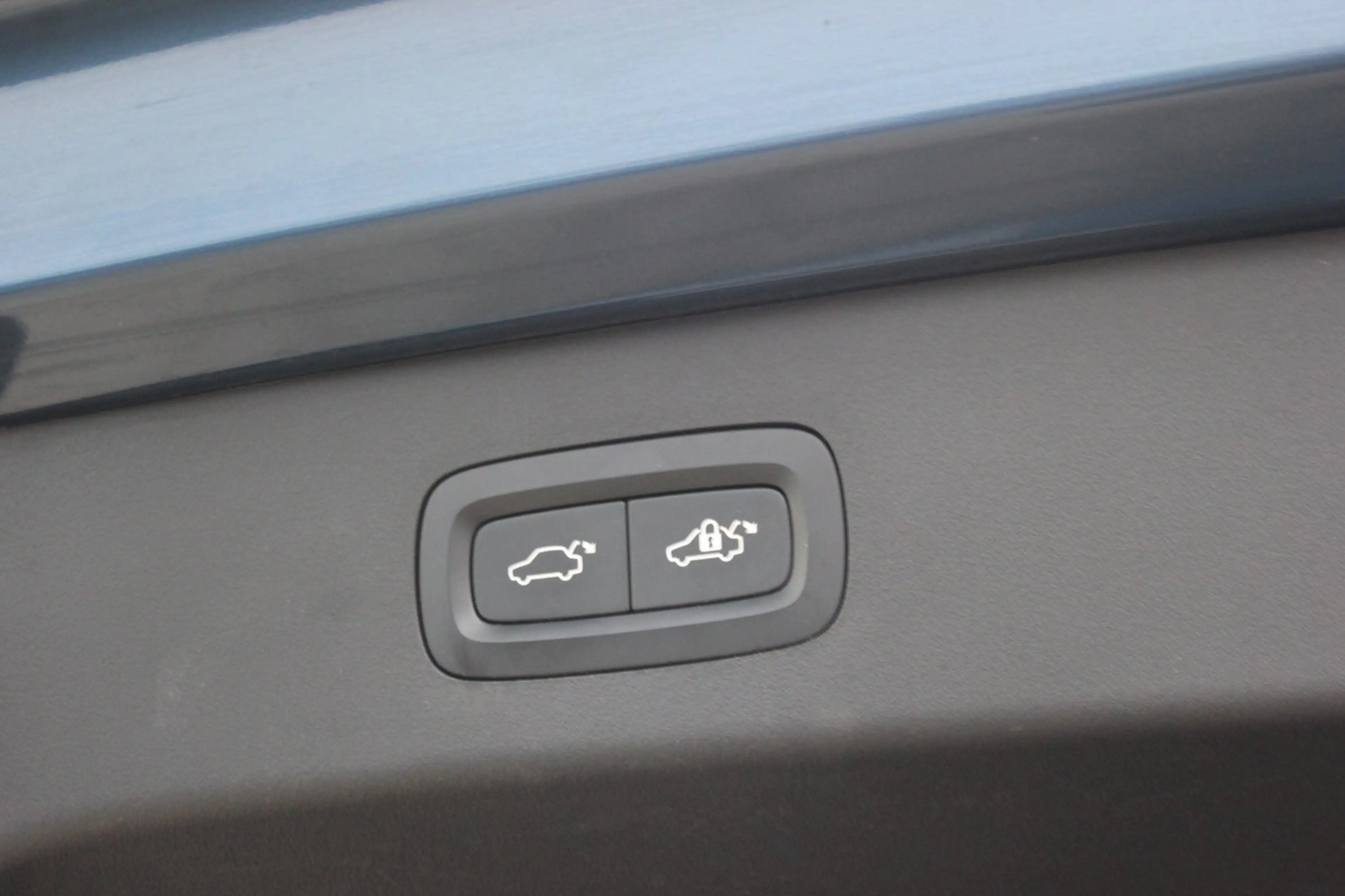 Lynk & Co 01 1.5 PHEV Plug-in hybrid | NAP | Donkere Hemelbekle — photo 6