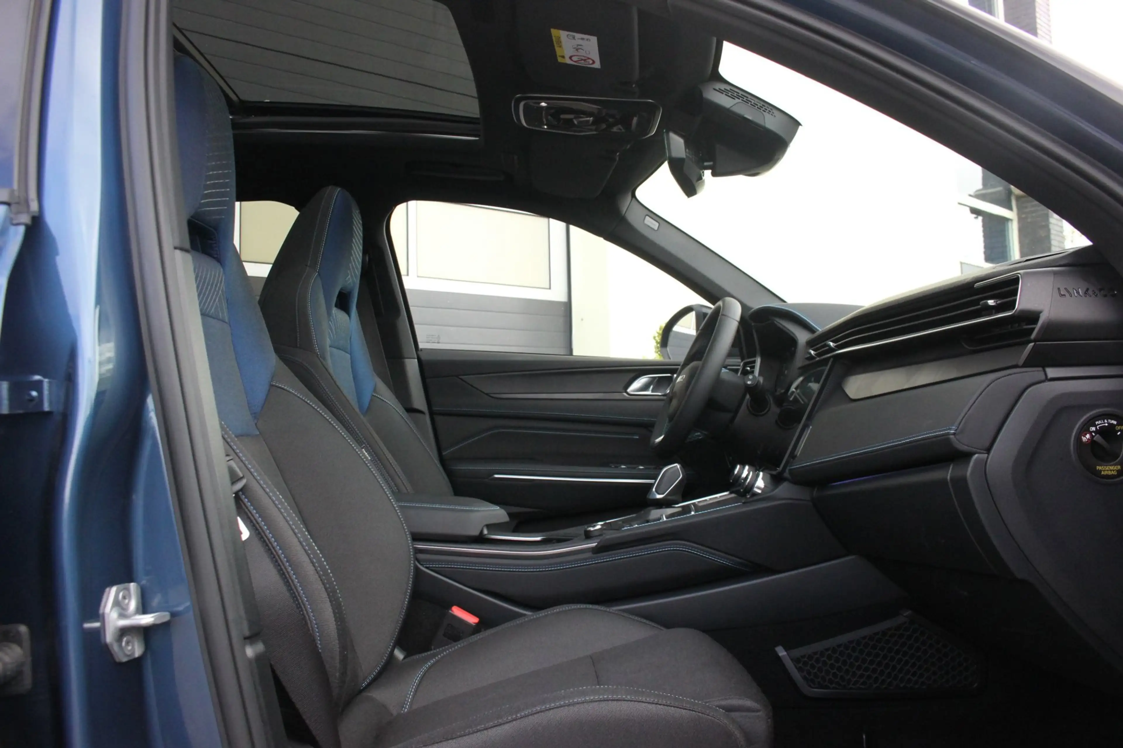 Lynk & Co 01 1.5 PHEV Plug-in hybrid | NAP | Donkere Hemelbekle — photo 12