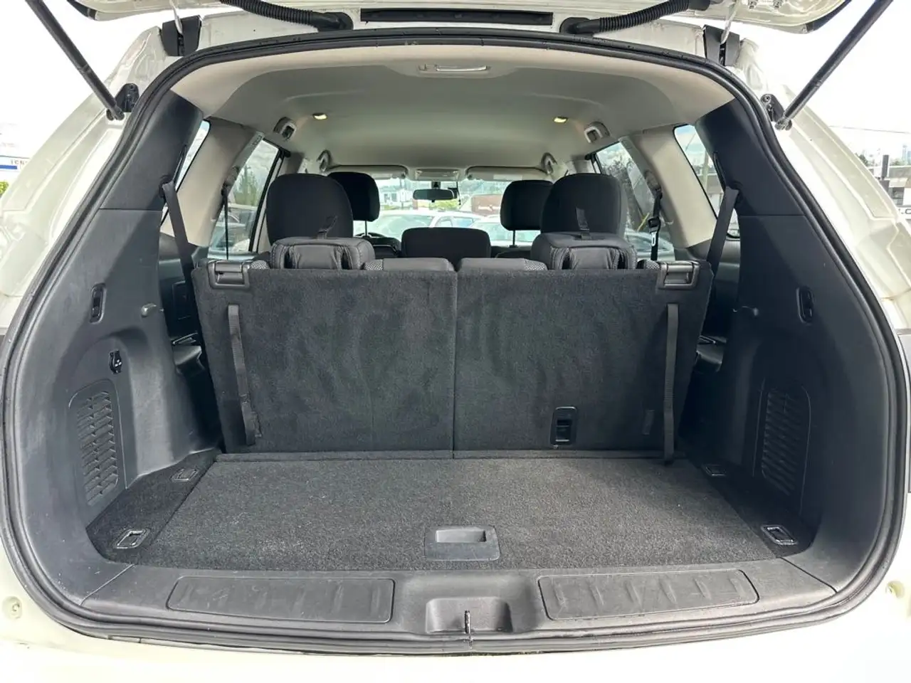 Nissan Pathfinder снимка Nissan Pathfinder