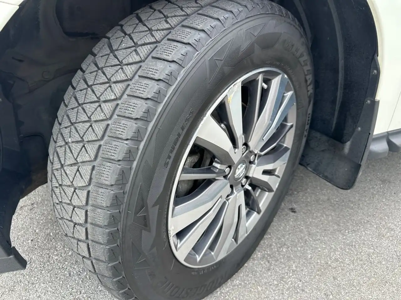Nissan Pathfinder снимка Nissan Pathfinder