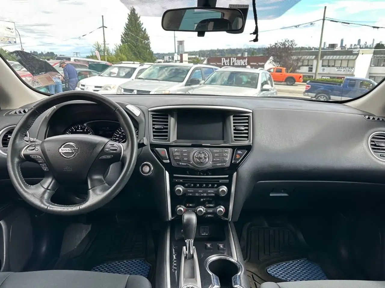 Nissan Pathfinder снимка Nissan Pathfinder