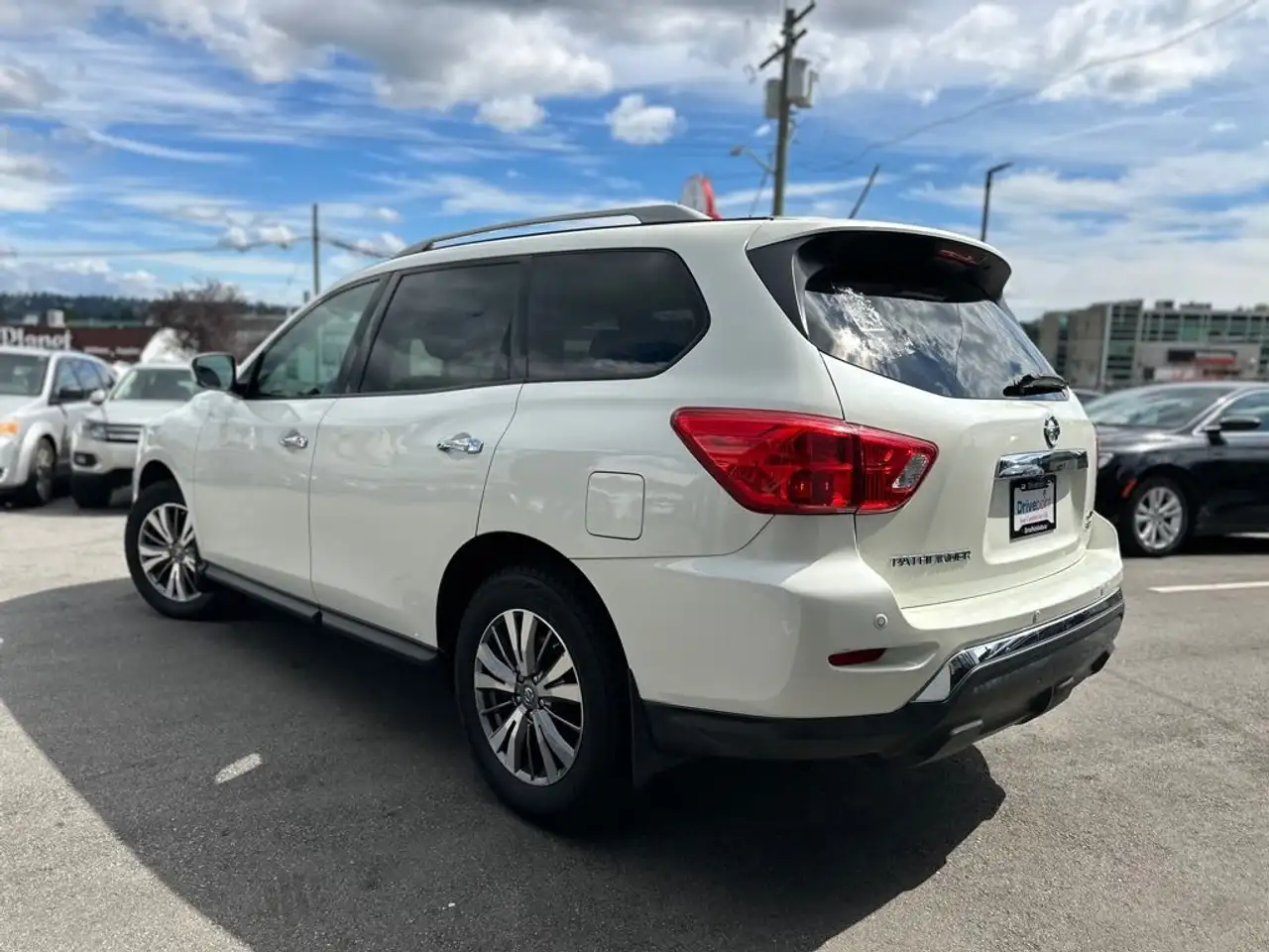Nissan Pathfinder снимка Nissan Pathfinder