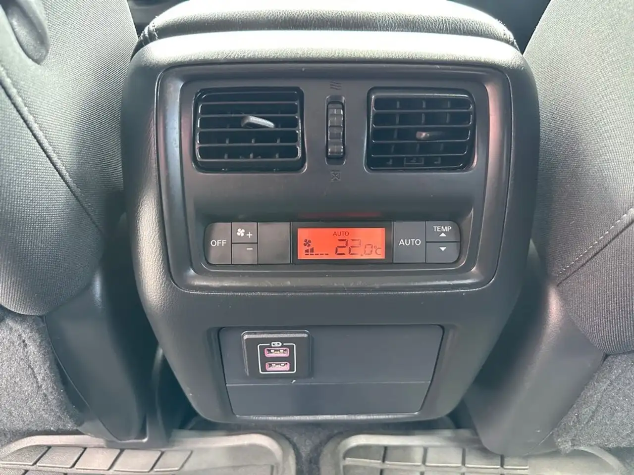 Nissan Pathfinder снимка Nissan Pathfinder