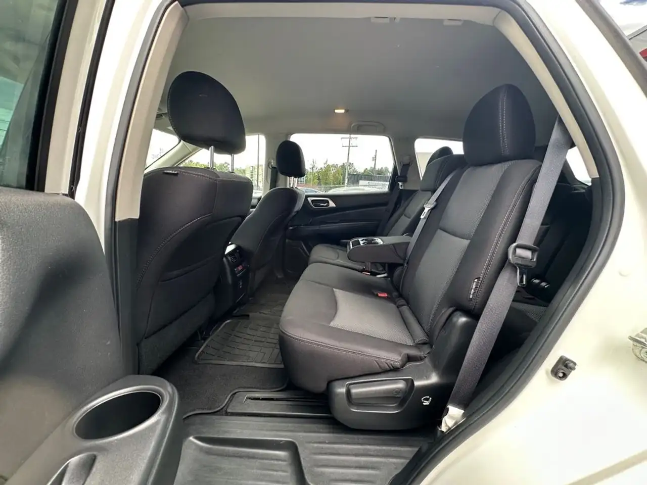 Nissan Pathfinder снимка Nissan Pathfinder