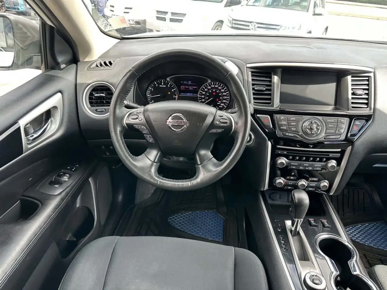 Nissan Pathfinder снимка Nissan Pathfinder