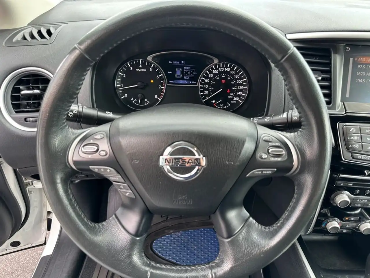 Nissan Pathfinder снимка Nissan Pathfinder