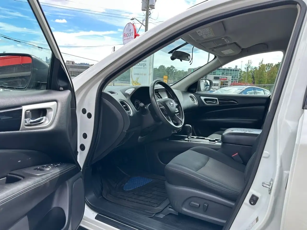 Nissan Pathfinder снимка Nissan Pathfinder