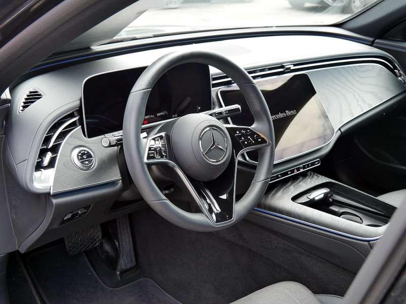 Mercedes-Benz E 200 4M , AVANTGARDE 360 AHK DISTR KAMERA SPUR — photo 14