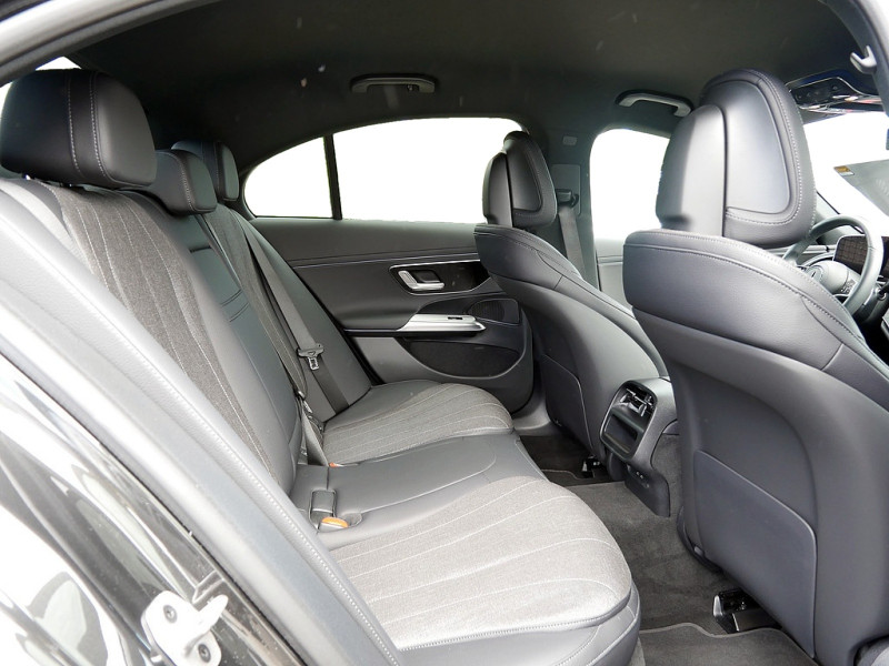 Mercedes-Benz E 200 4M , AVANTGARDE 360 AHK DISTR KAMERA SPUR — photo 8