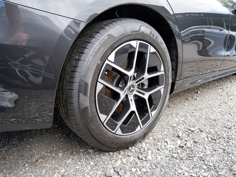 Mercedes-Benz E 200 4M , AVANTGARDE 360 AHK DISTR KAMERA SPUR — photo 11