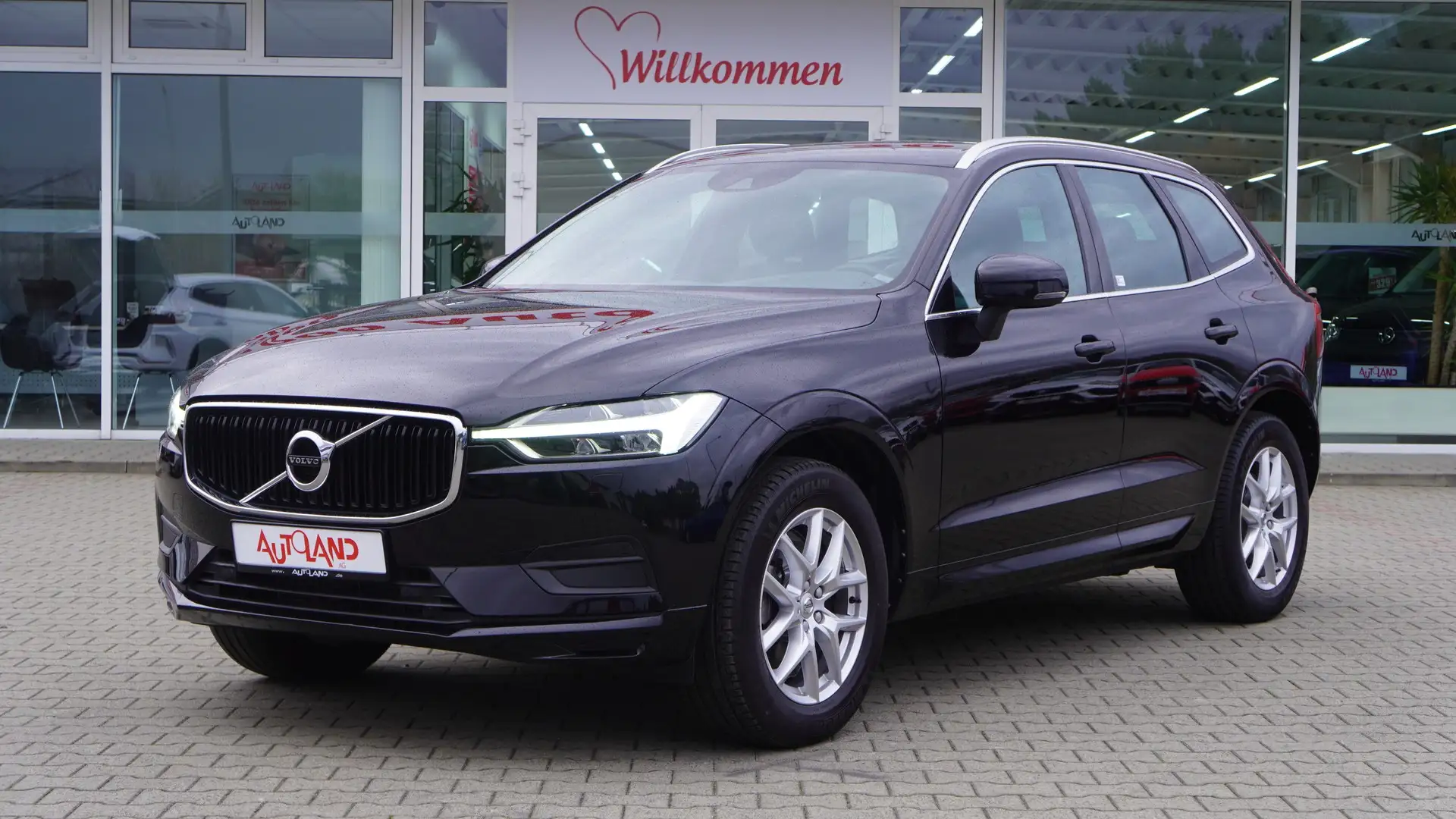 Volvo XC60 T5 AWD Momentum LED ACC AHK Kamera Memory Schwarz - 2