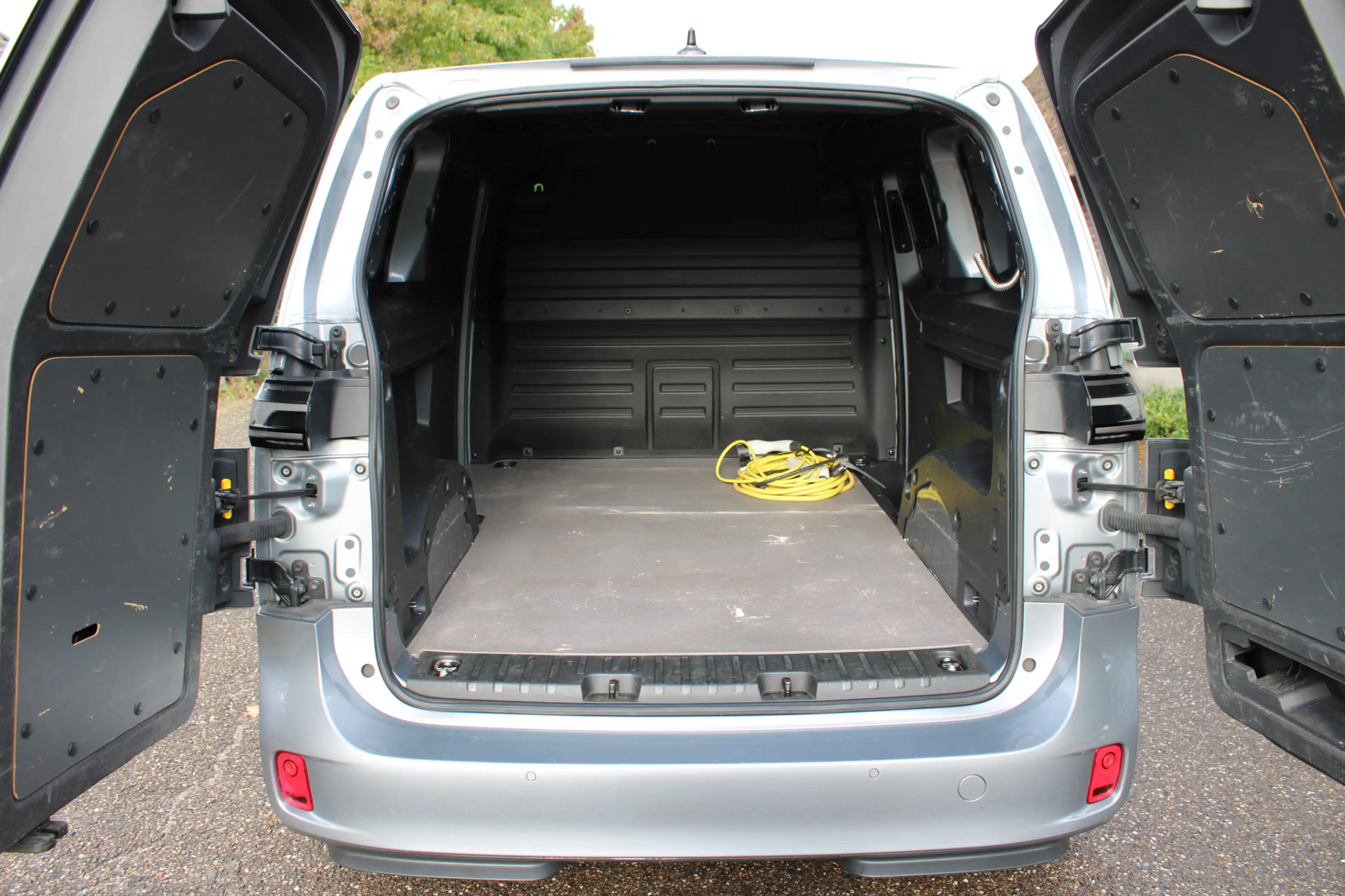 Volkswagen ID. Buzz Cargo 77 kWh LED 150Kw SOh 95% ACHTERDEUREN AIRCO 3-ZITS — photo 15
