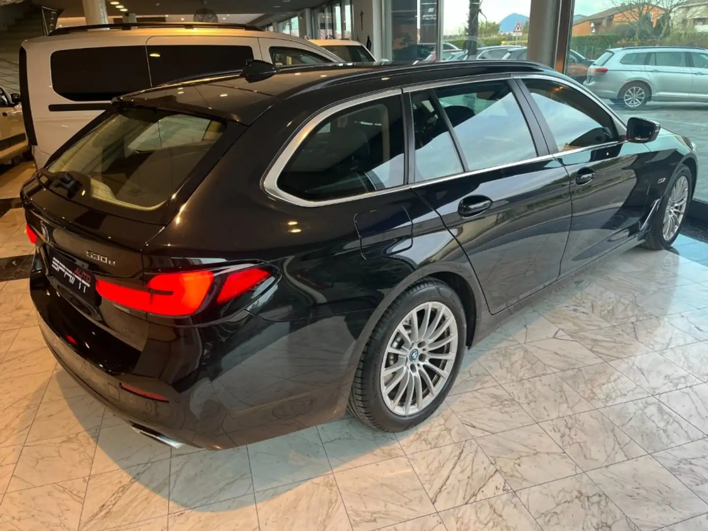 BMW 530 e Touring xDrive 184cv Business Plug-In Zwart - 2