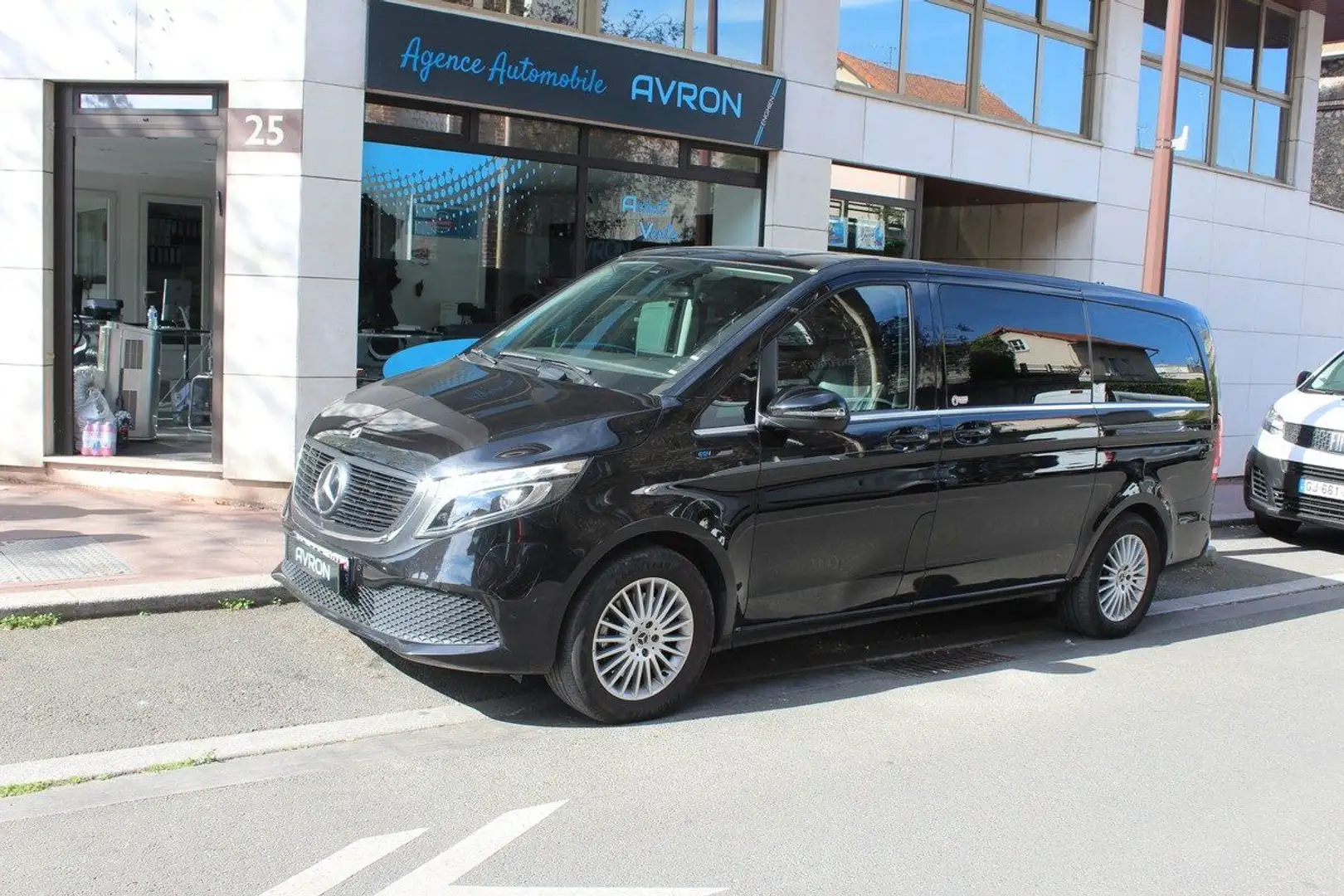 Mercedes-Benz EQV 300 300 LONG 204 AVANTGARDE 100 KWH 6 places Fekete - 1