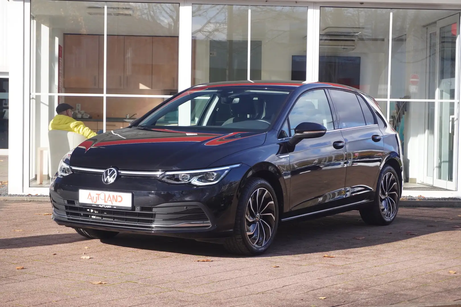 Volkswagen Golf VIII 1.5 TSI Style LED AHK Navi App-Connect Schwarz - 2
