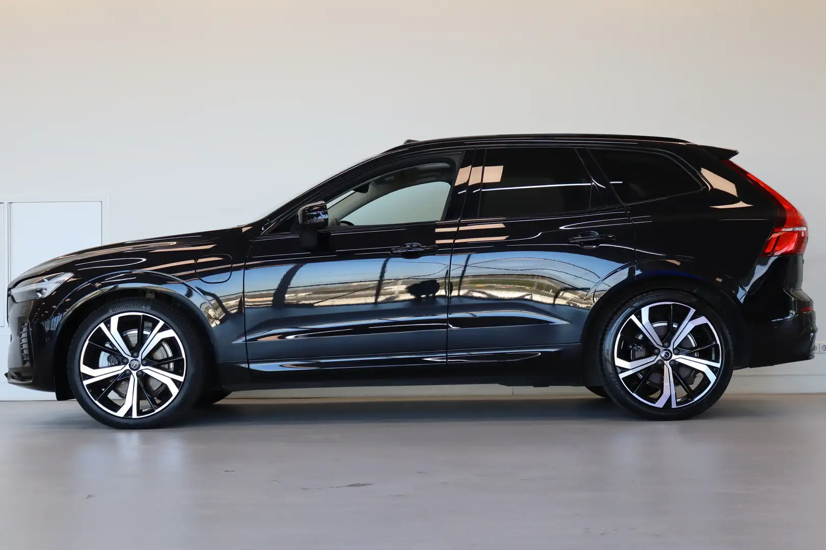 Volvo XC60 T8 455PK AWD Ultimate Dark | Luchtvering | Trekh. Schwarz - 2