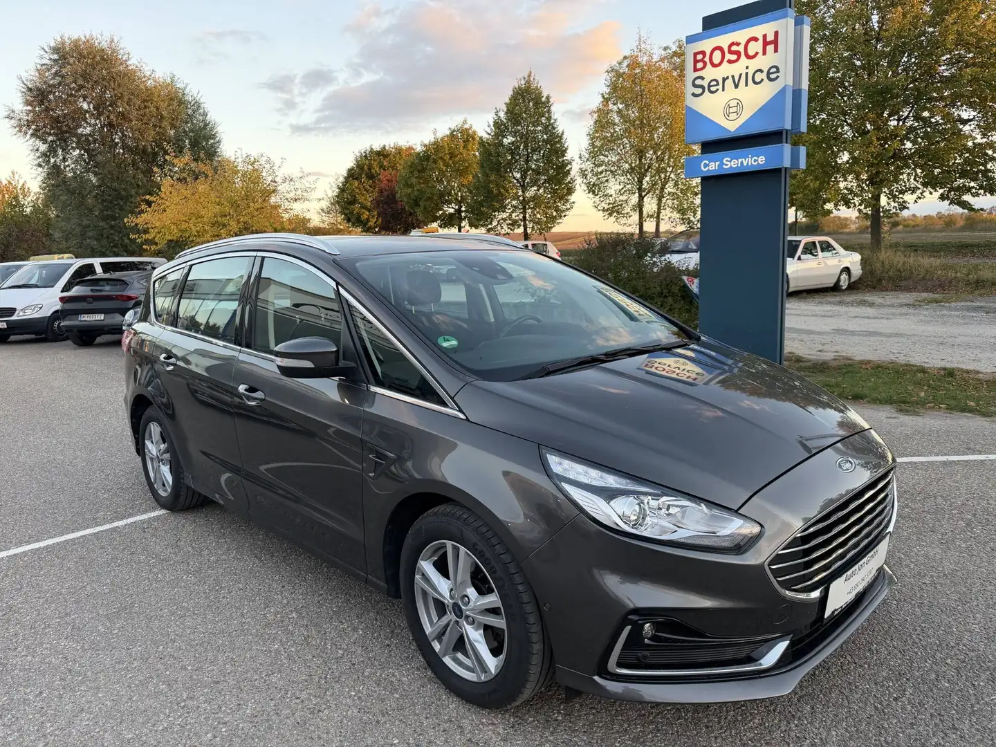 Ford S-Max Titanium 2.0 EcoBlue SCR Aut.*TOP Zustand*AHK*Kamera* Grau - 2