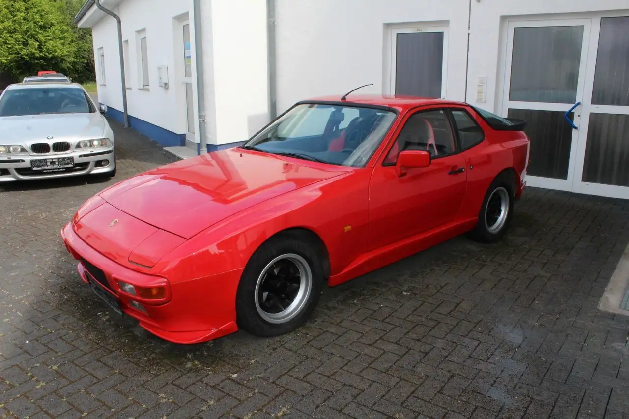 Porsche 944