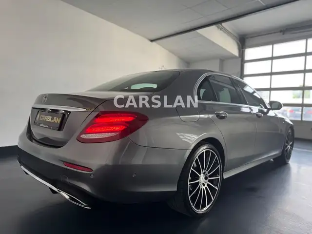 Mercedes-Benz 220 view 15