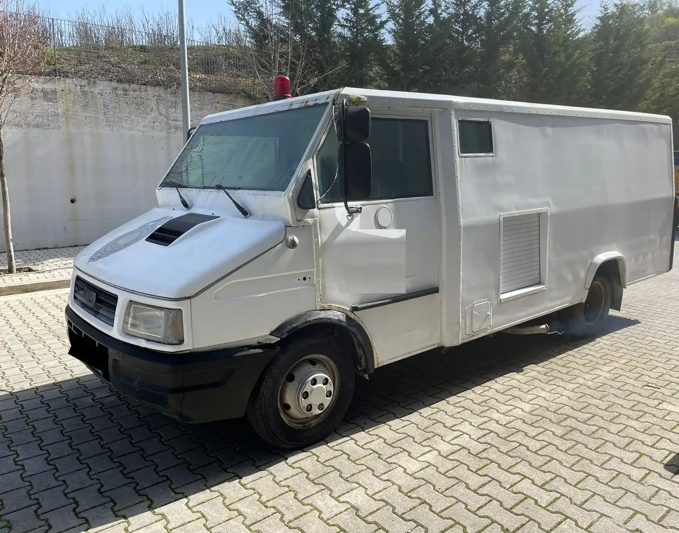 Iveco B6/Moneytruck/Geldtransporter/Moneytruck/Panzer/ Weiß - 1