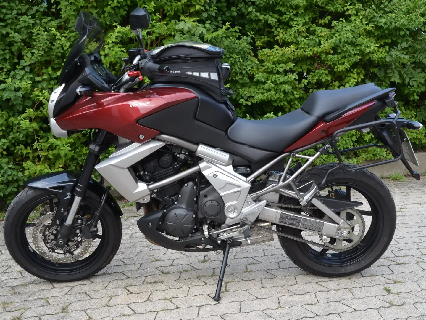Kawasaki Versys 650 LE650C Roşu - 1