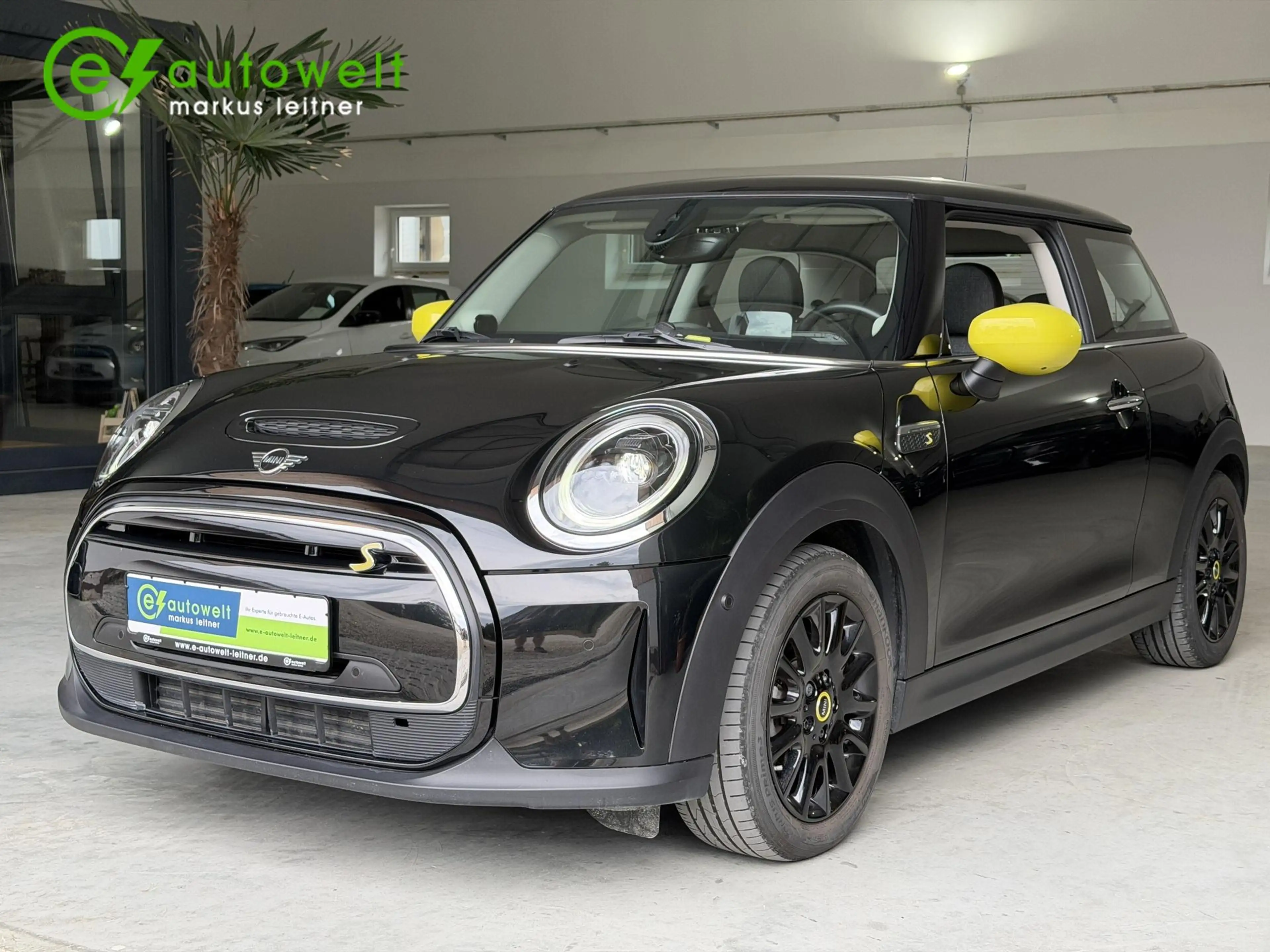 MINI Cooper SE Classic Trim 32,6kWh Premium Plus Pano HuD RFK — photo 8