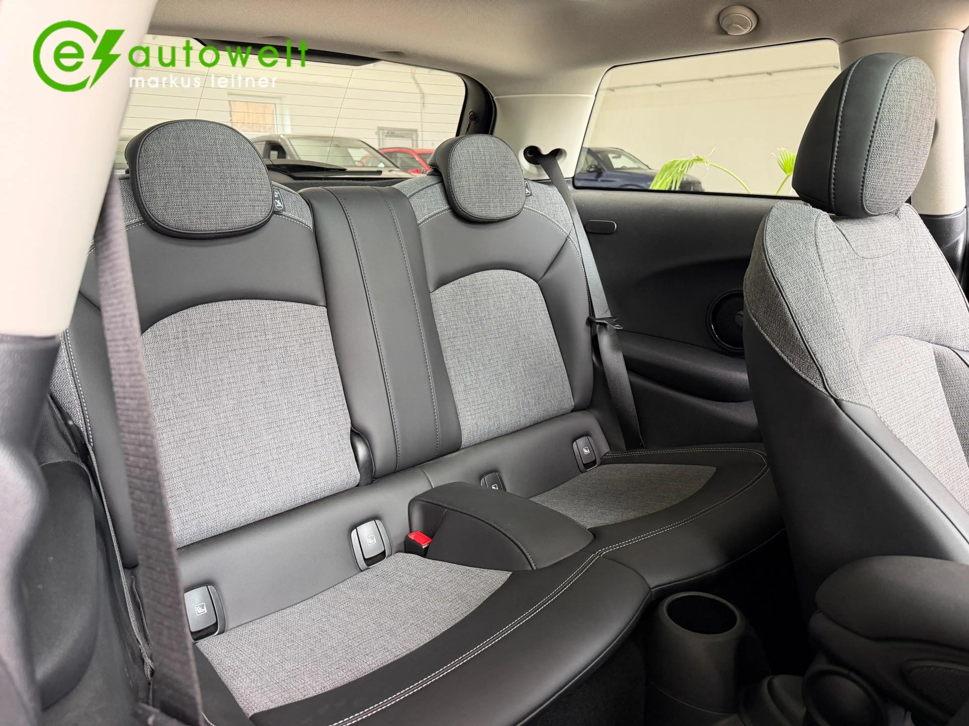 MINI Cooper SE Classic Trim 32,6kWh Premium Plus Pano HuD RFK — photo 15