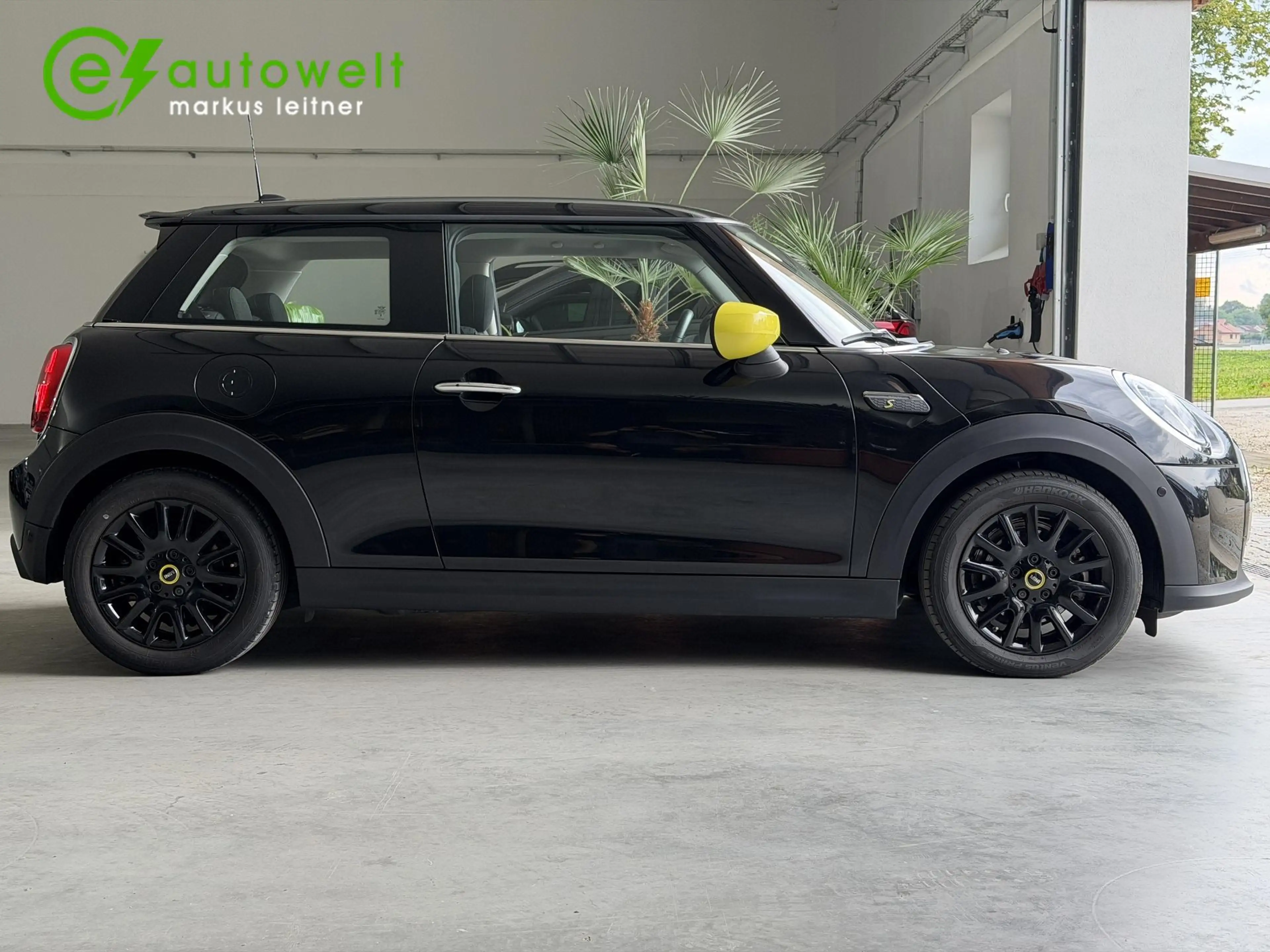 MINI Cooper SE Classic Trim 32,6kWh Premium Plus Pano HuD RFK — photo 3