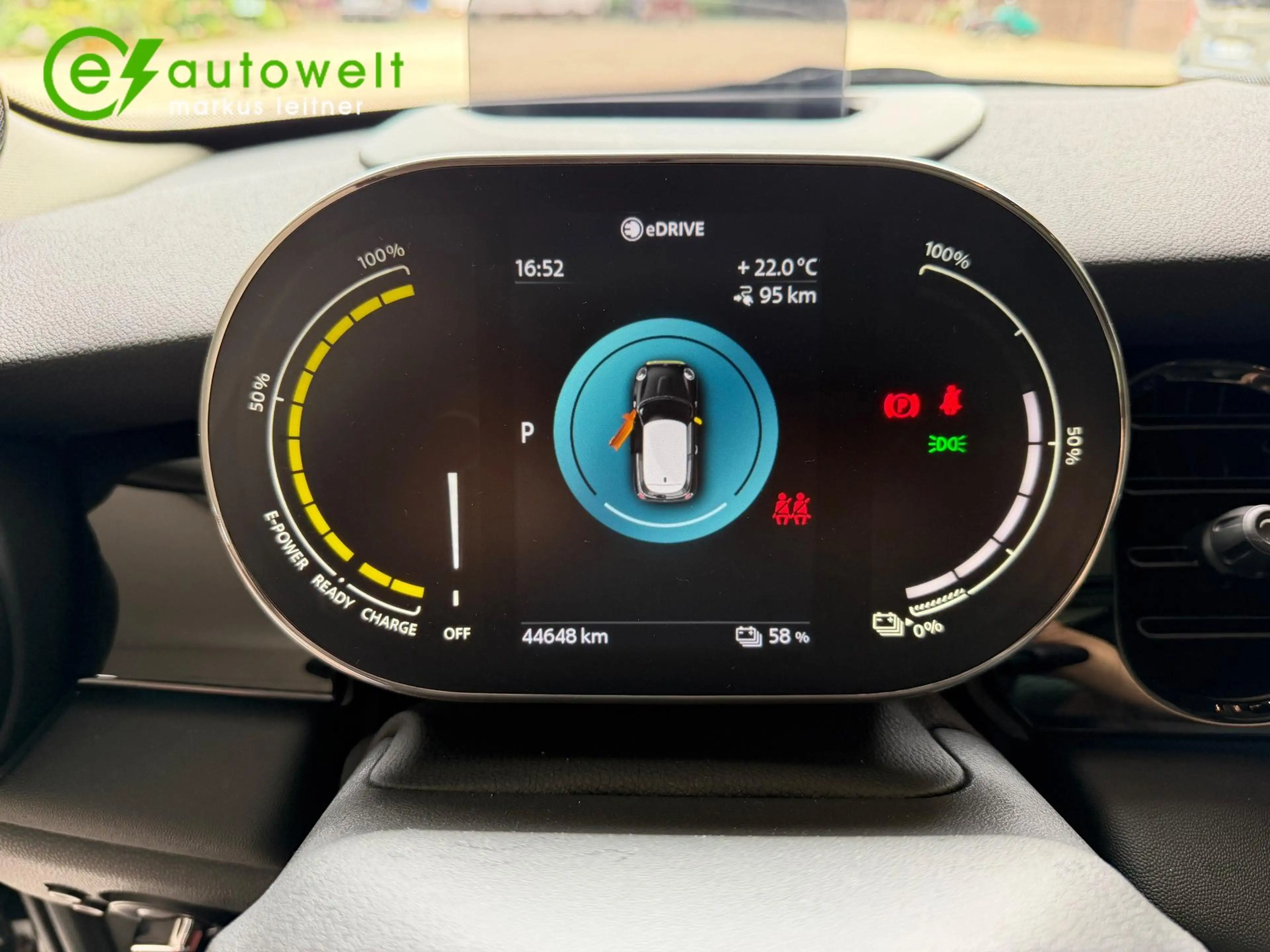 MINI Cooper SE Classic Trim 32,6kWh Premium Plus Pano HuD RFK — photo 11