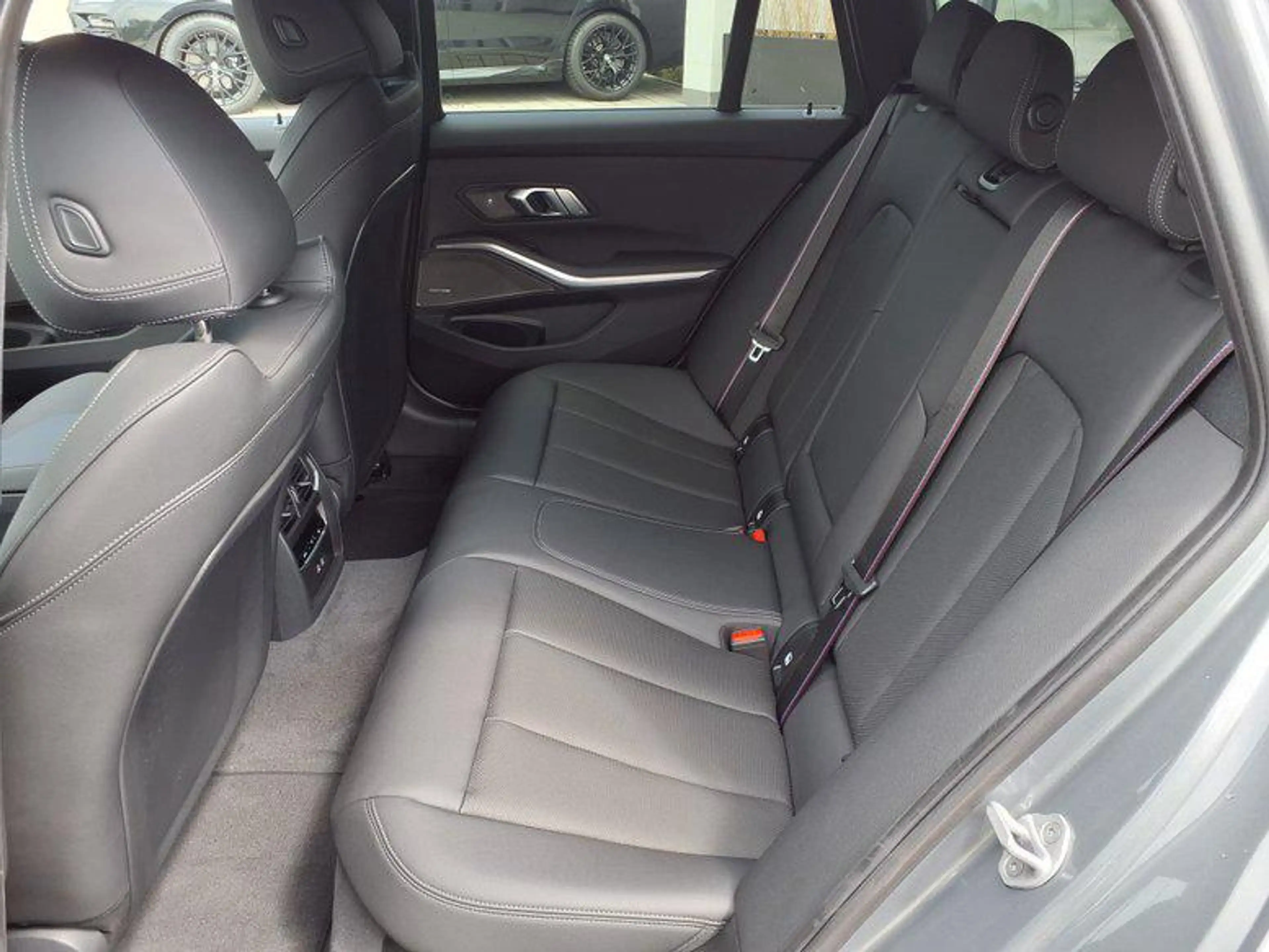 BMW M3 M Sportpaket Pro Steptronic xDrive 288 kW (392 ... — photo 9