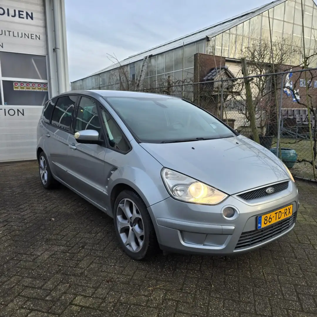 Ford S-Max 2.5-20v Turbo. 1700 kg trekken. nieuwe APK Grijs - 2