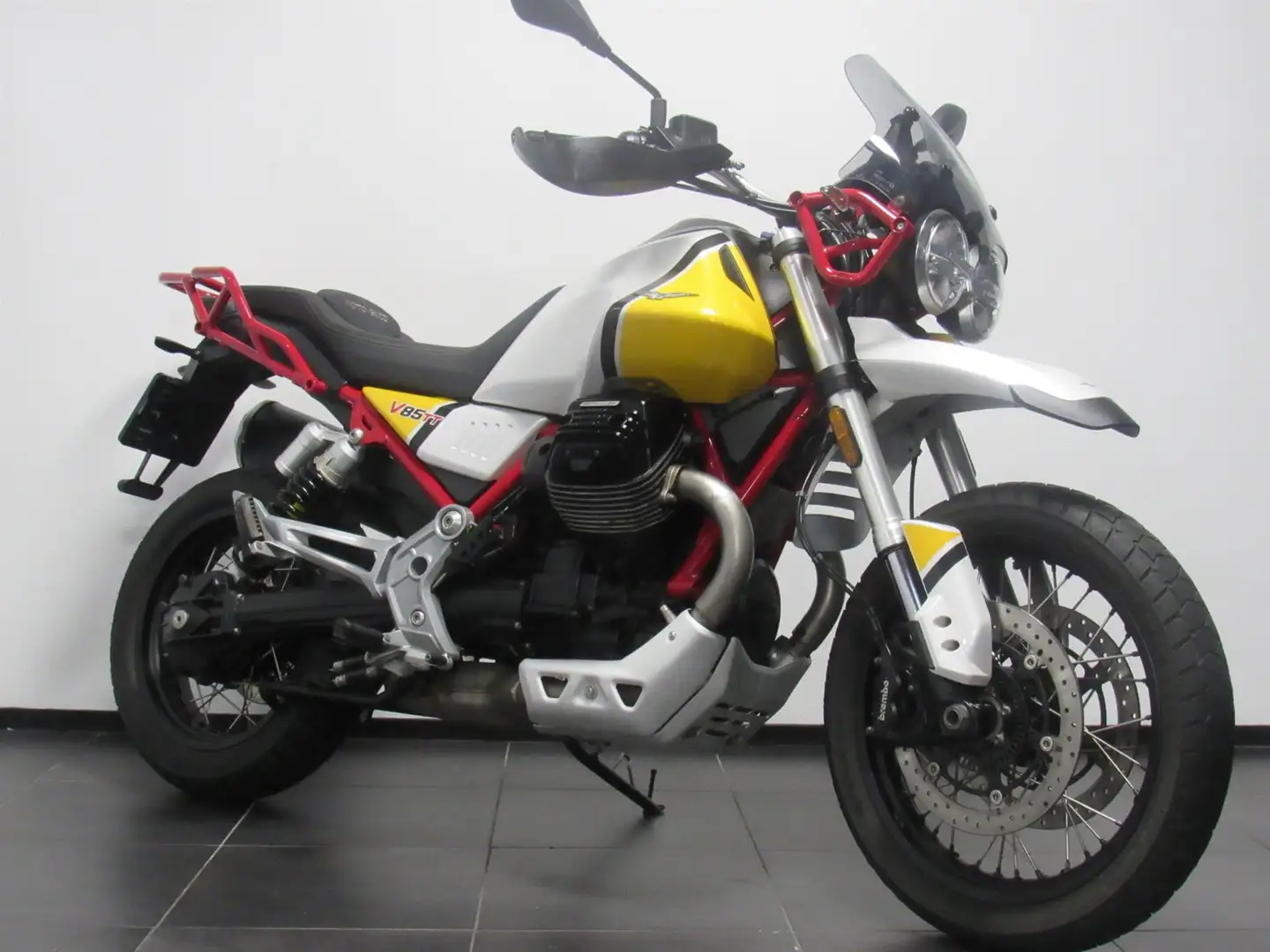Moto Guzzi V 85 TT Roşu - 2