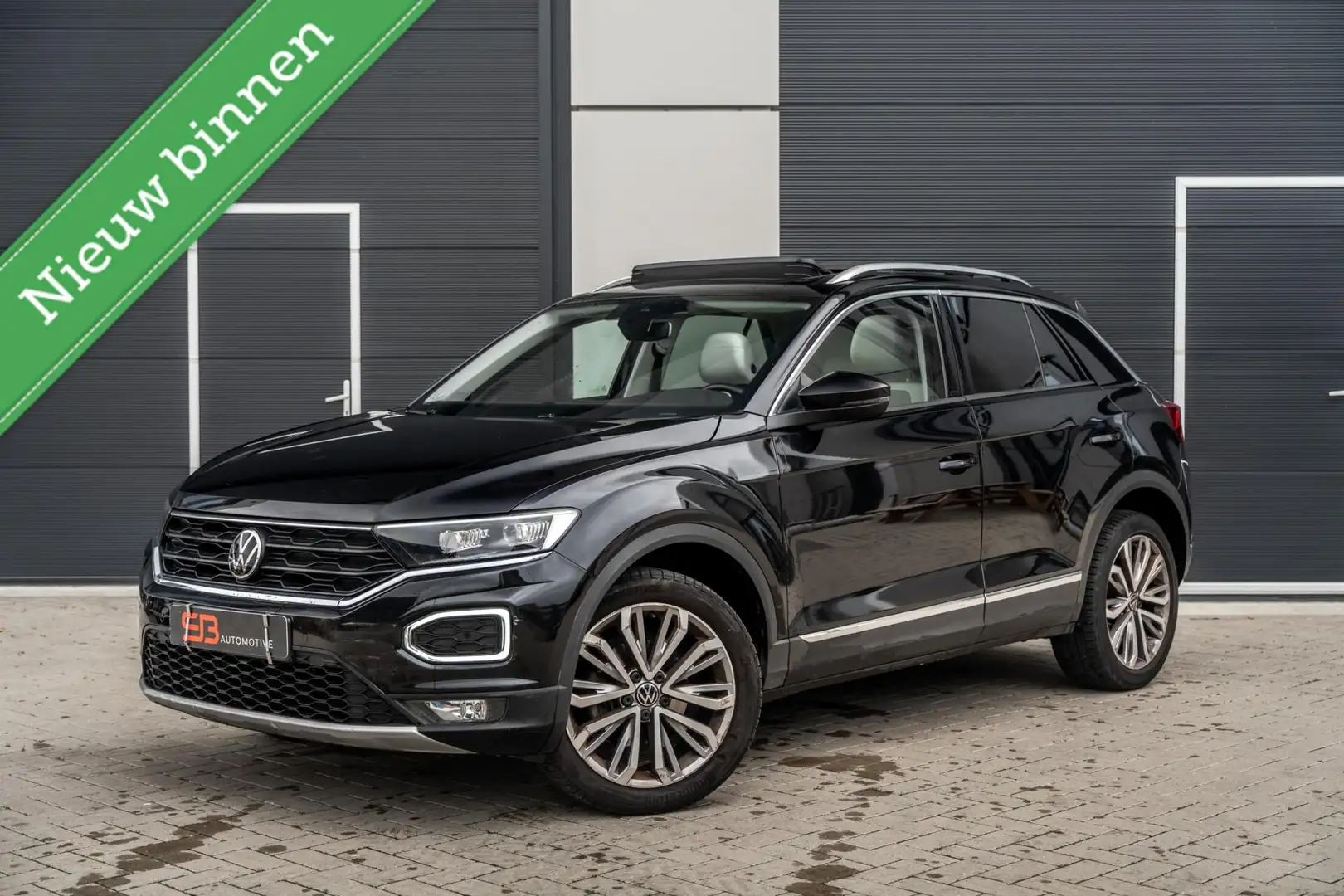 Volkswagen T-Roc 1.5 TSI Sport Leder|Camera|Carplay|Pano|VOL Zwart - 1