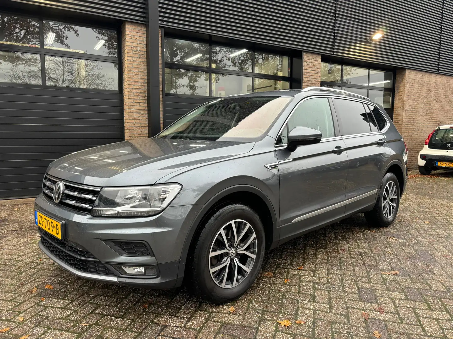Volkswagen Tiguan Allspace 1.5 TSI Comfortline Business 7p. Grijs - 1