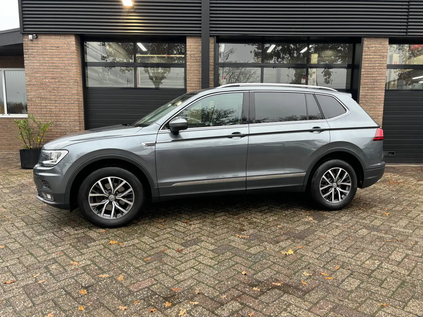 Volkswagen Tiguan Allspace 1.5 TSI Comfortline Business 7p. Grijs - 2