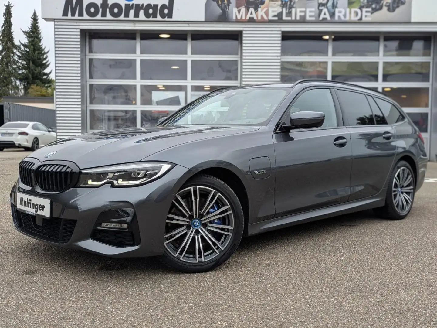BMW 330 e T.M Sport ACC Kamera HiFi Live-Prof Lenkh. Grau - 2