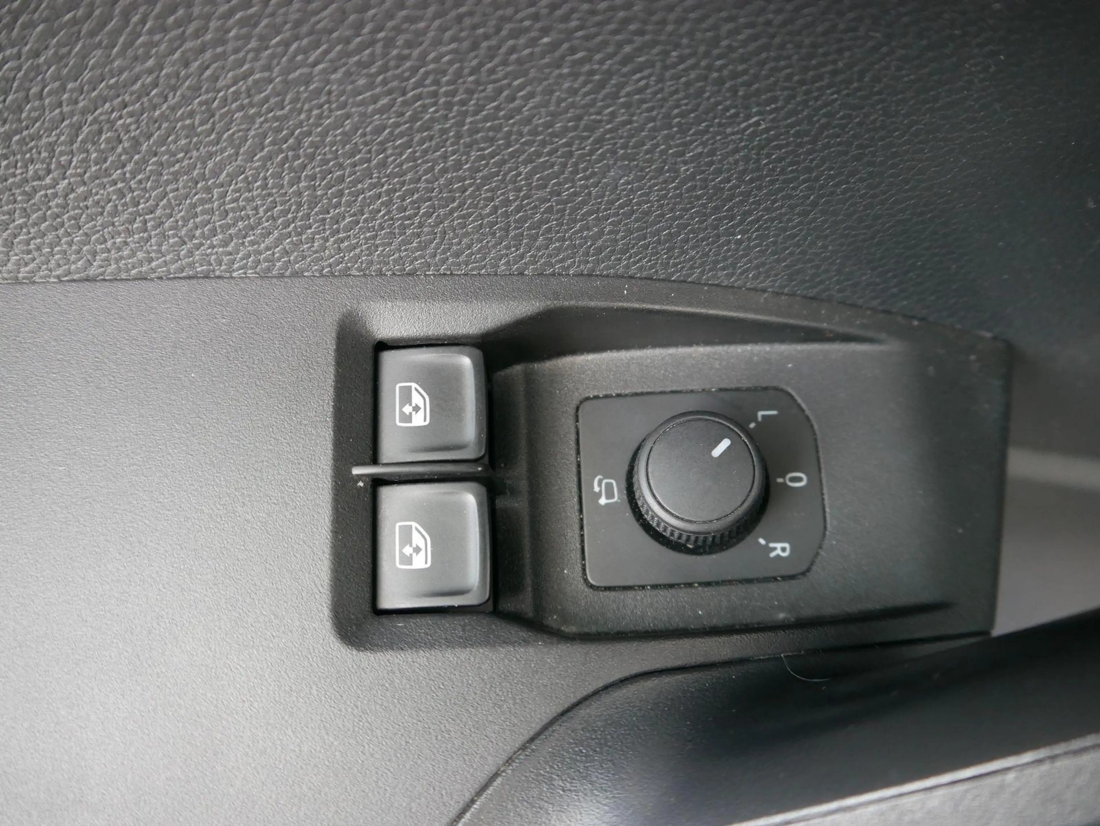 SEAT Ibiza Style 1.0 TSI DSG Style*NAVI*PDC*LED*SHZ*SMARTL... — photo 10