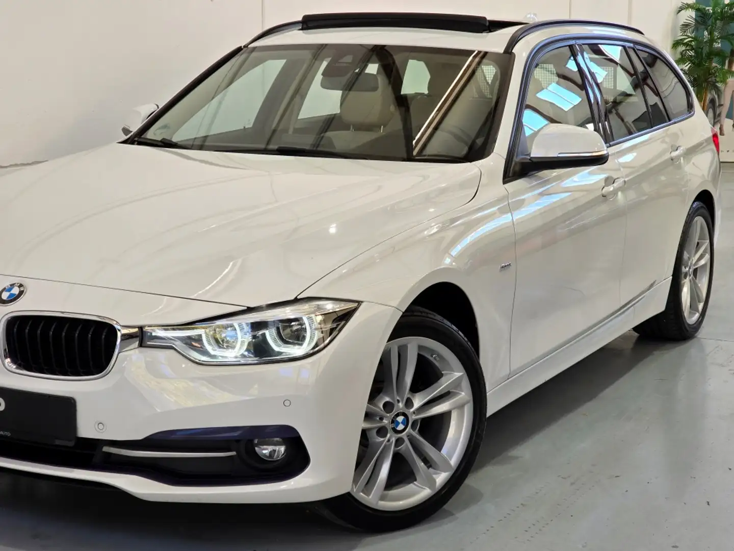 BMW 318 318d Touring Blanc - 2