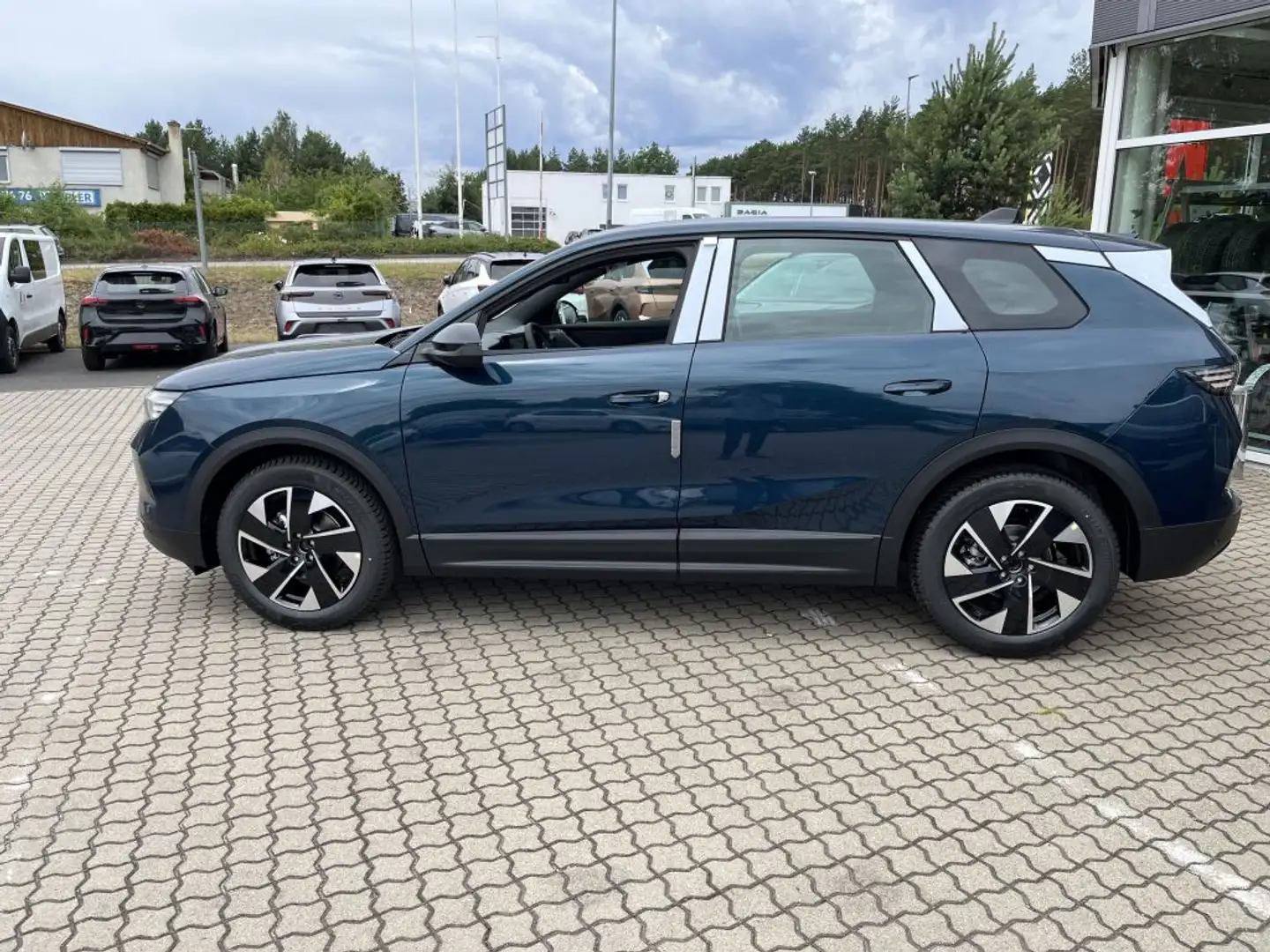 Opel Grandland 1.2 DI Hybrid 48 V Automatik Edition Blauw - 2