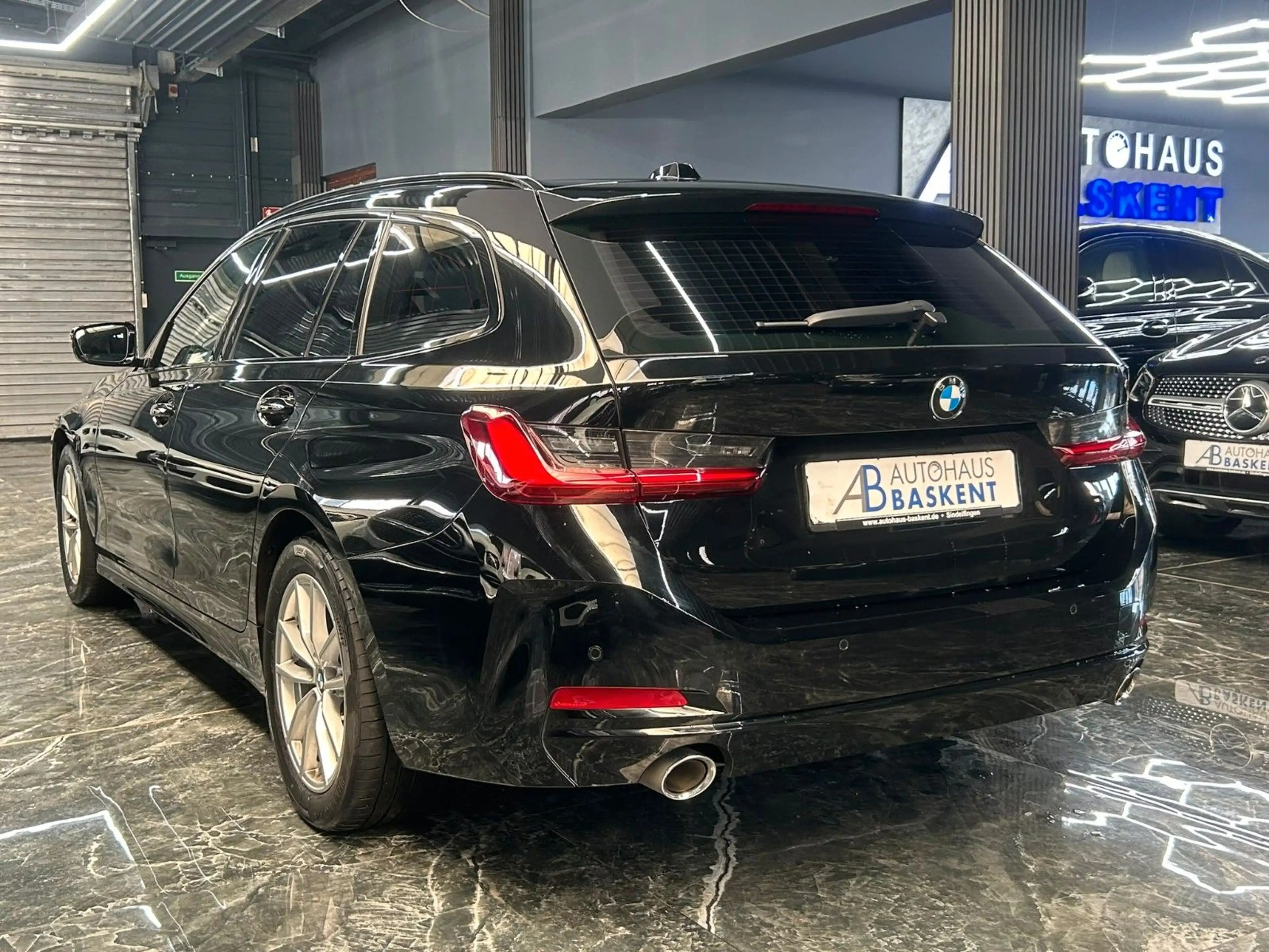 BMW 318 d Touring*LIVE COCKPIT*LED*NAVI*SHZ*PDC* — photo 4