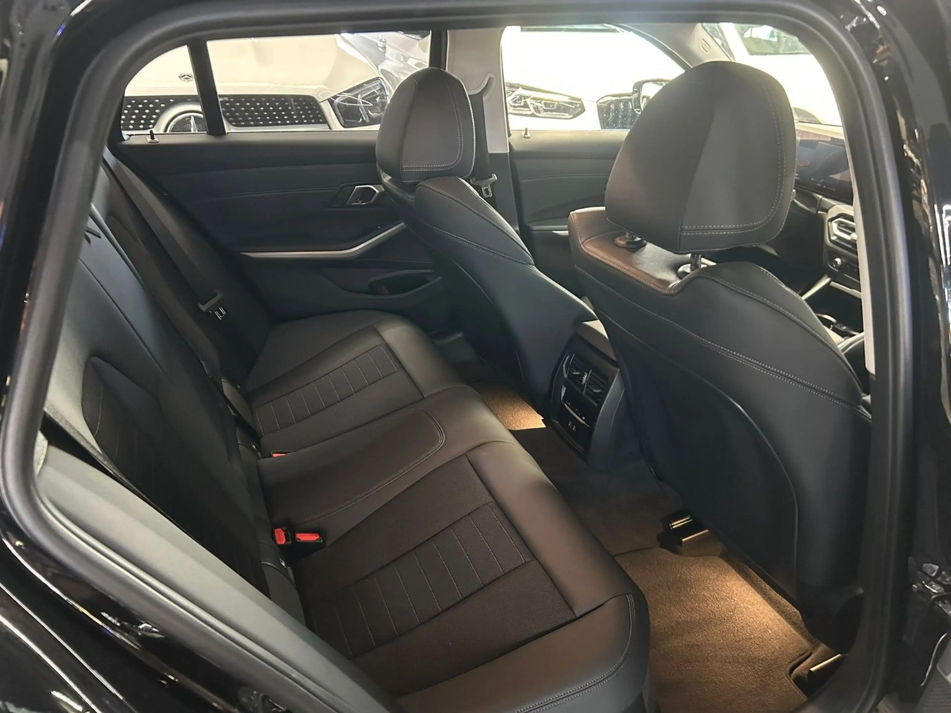 BMW 318 d Touring*LIVE COCKPIT*LED*NAVI*SHZ*PDC* — photo 3