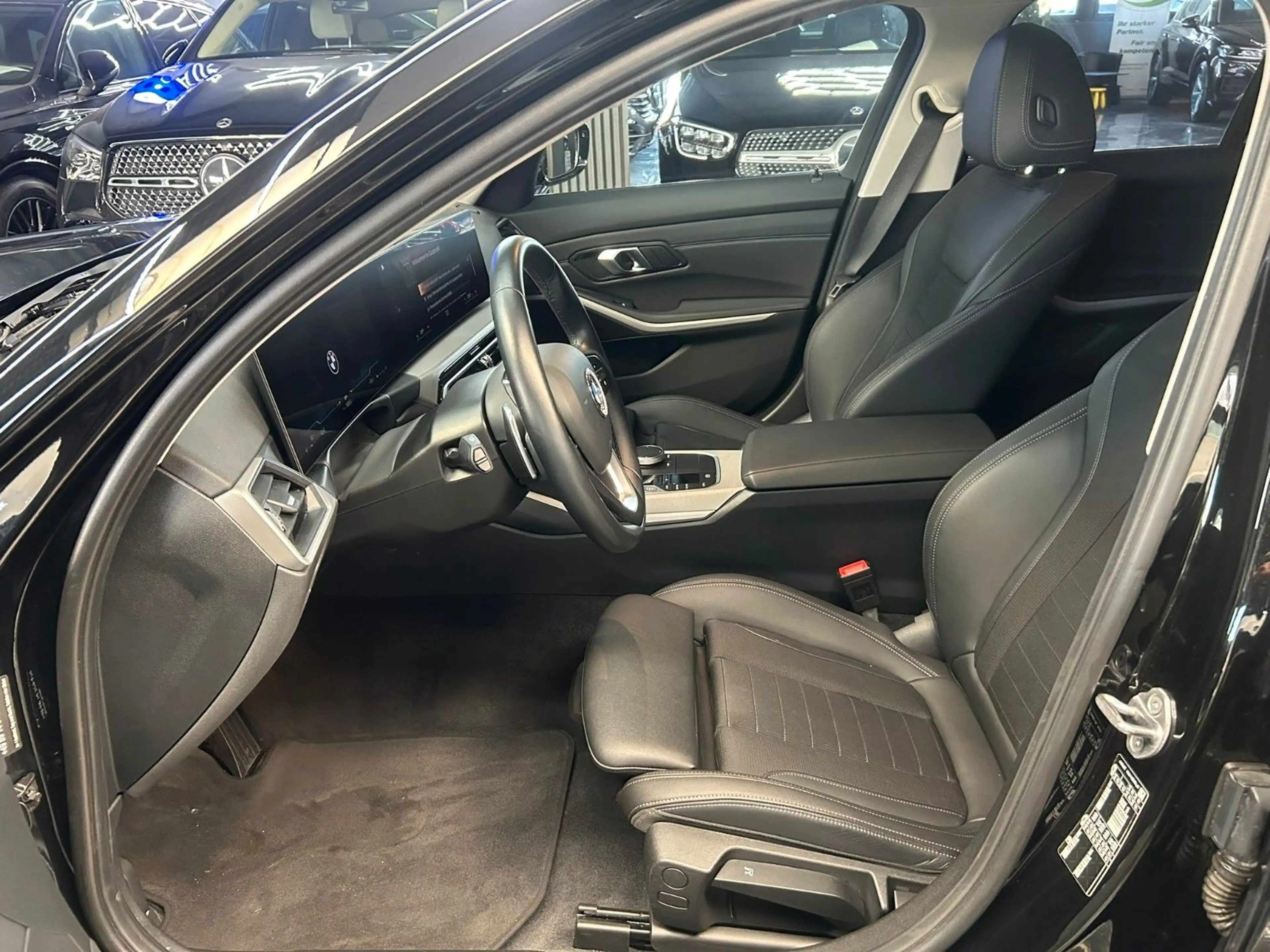 BMW 318 d Touring*LIVE COCKPIT*LED*NAVI*SHZ*PDC* — photo 2