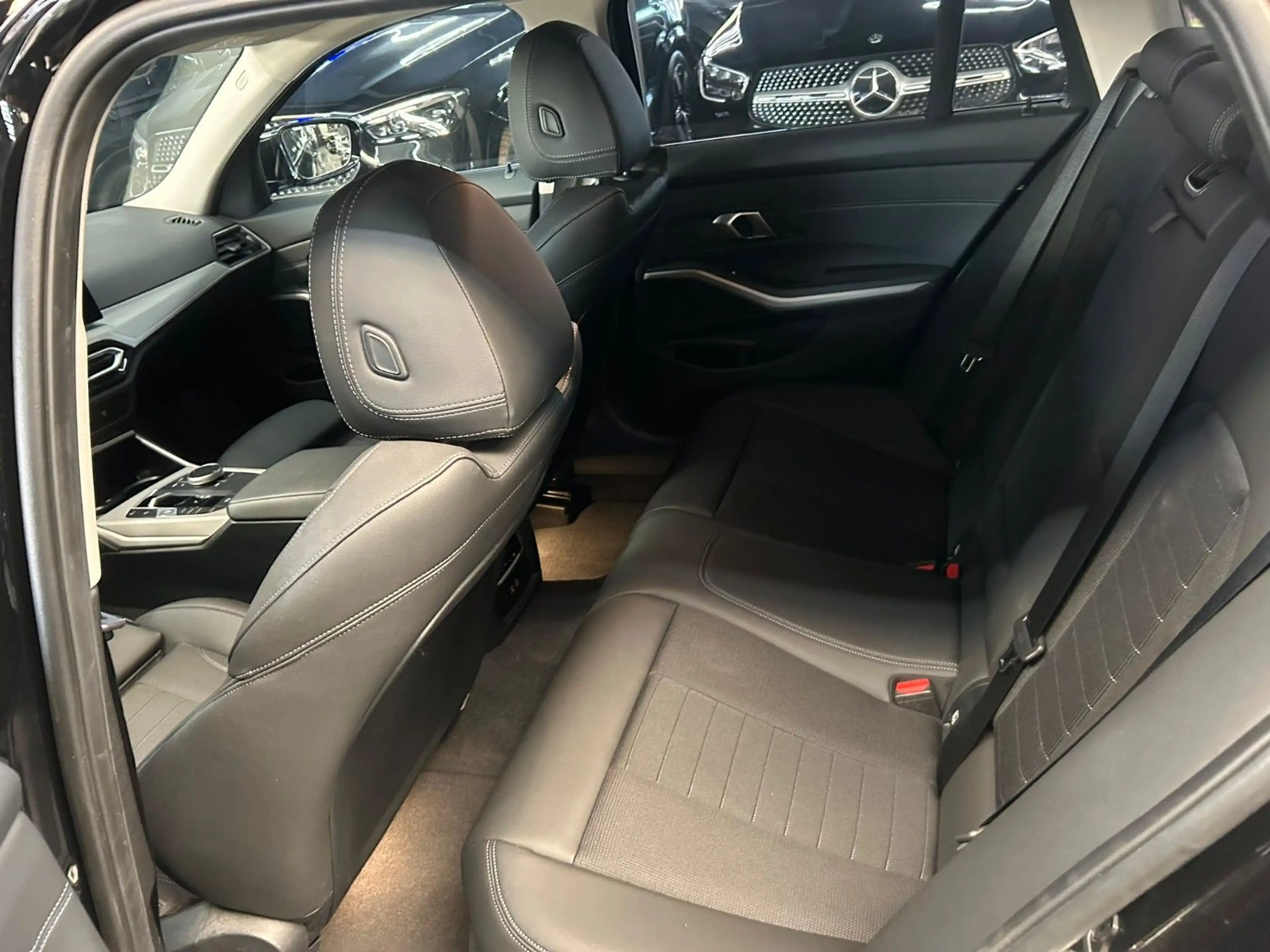 BMW 318 d Touring*LIVE COCKPIT*LED*NAVI*SHZ*PDC* — photo 9