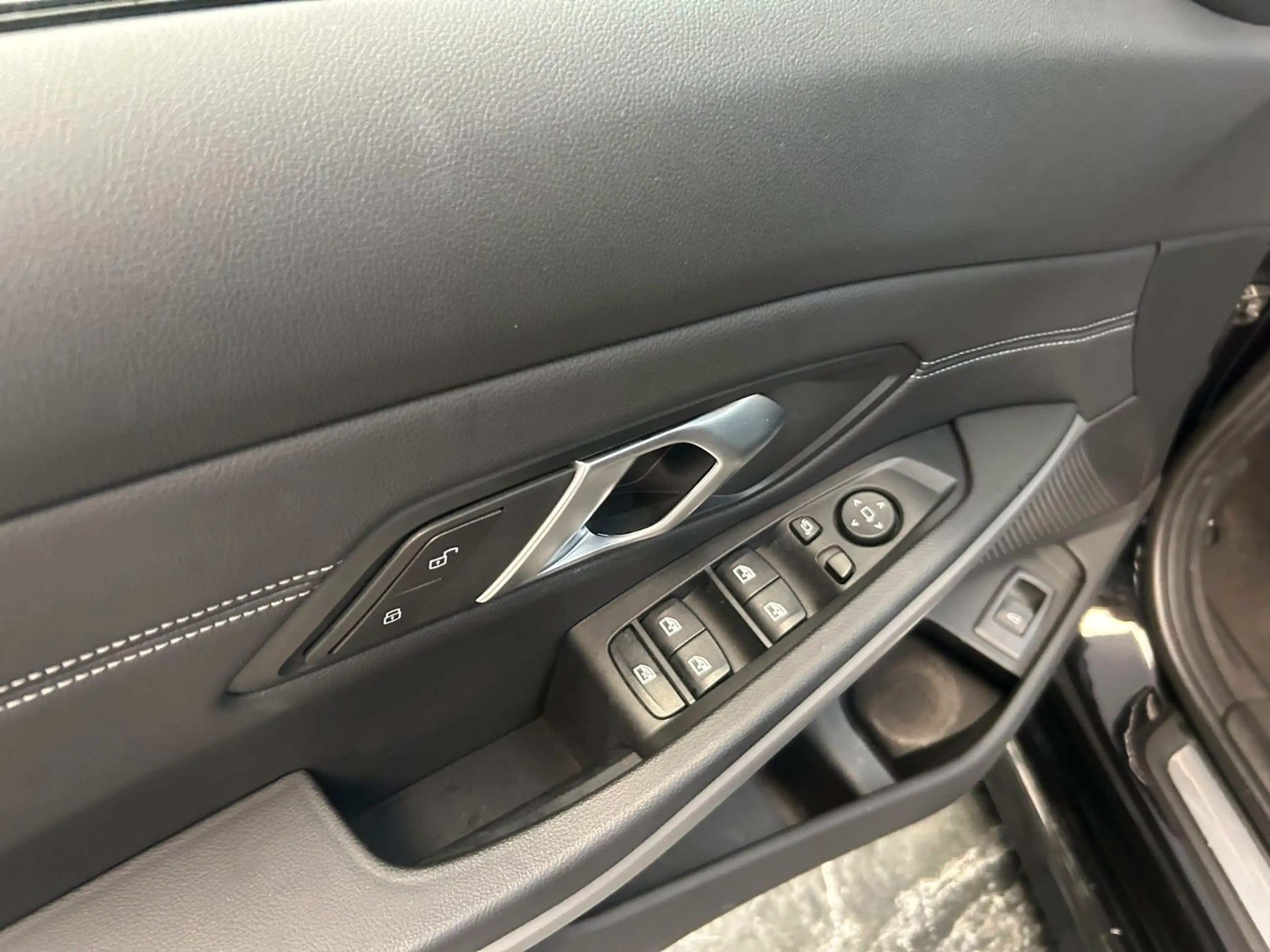 BMW 318 d Touring*LIVE COCKPIT*LED*NAVI*SHZ*PDC* — photo 12
