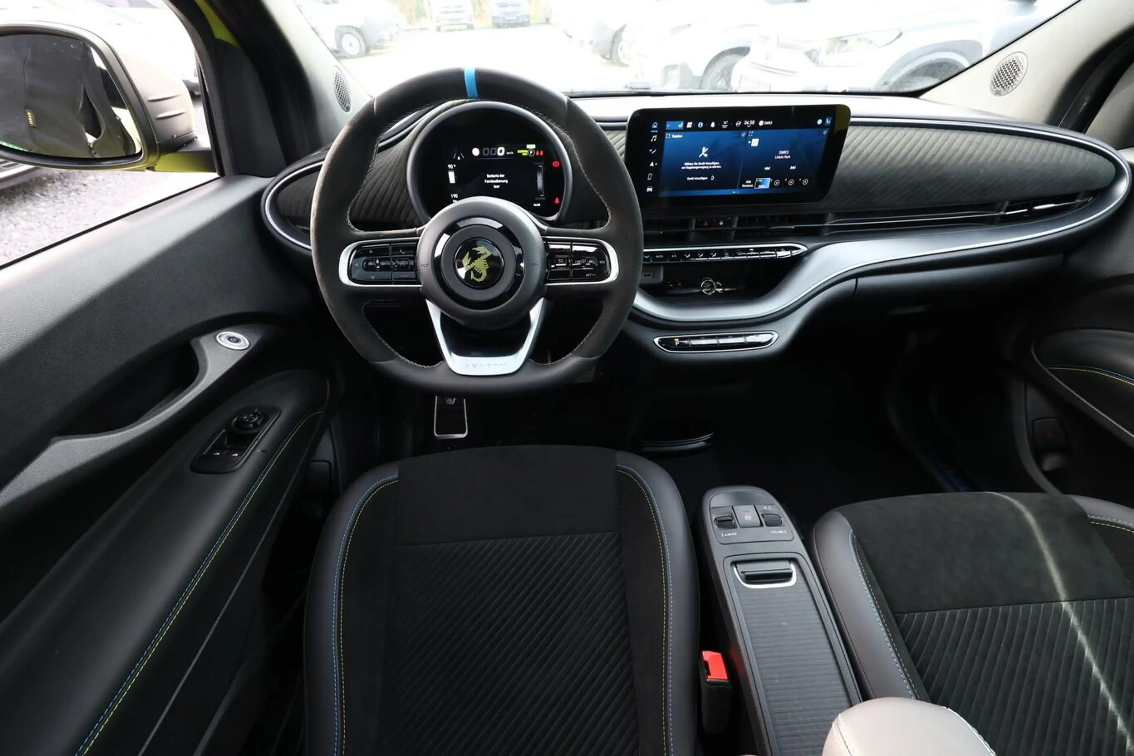 Abarth 500e Turismo 42 kWh LED Pano Nav JBL SHZ Kam PDC 114... — photo 7