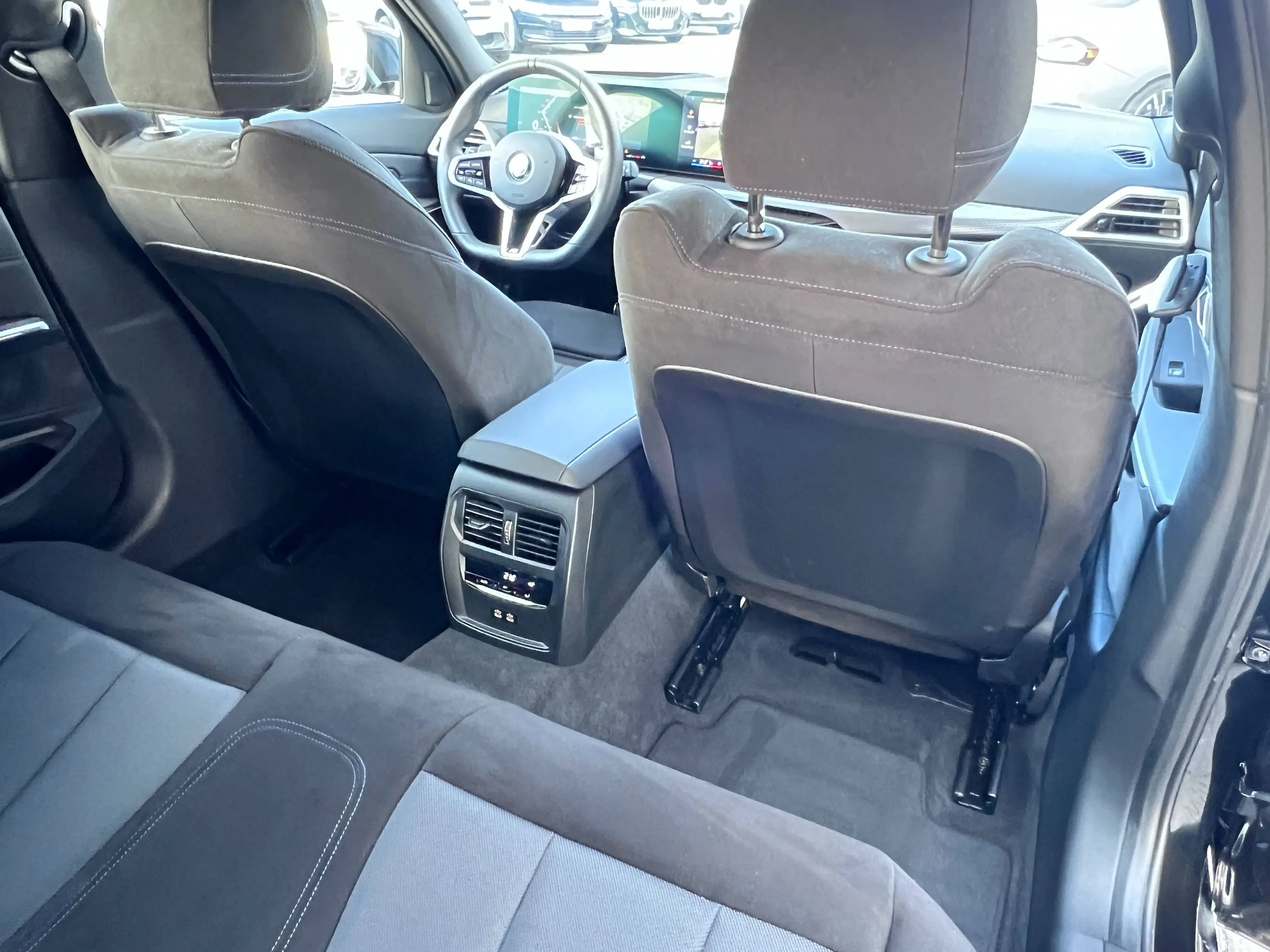BMW 320 d M-Sport 360° Sportfahrwerk HeadUp 19Zoll HiFi — photo 25