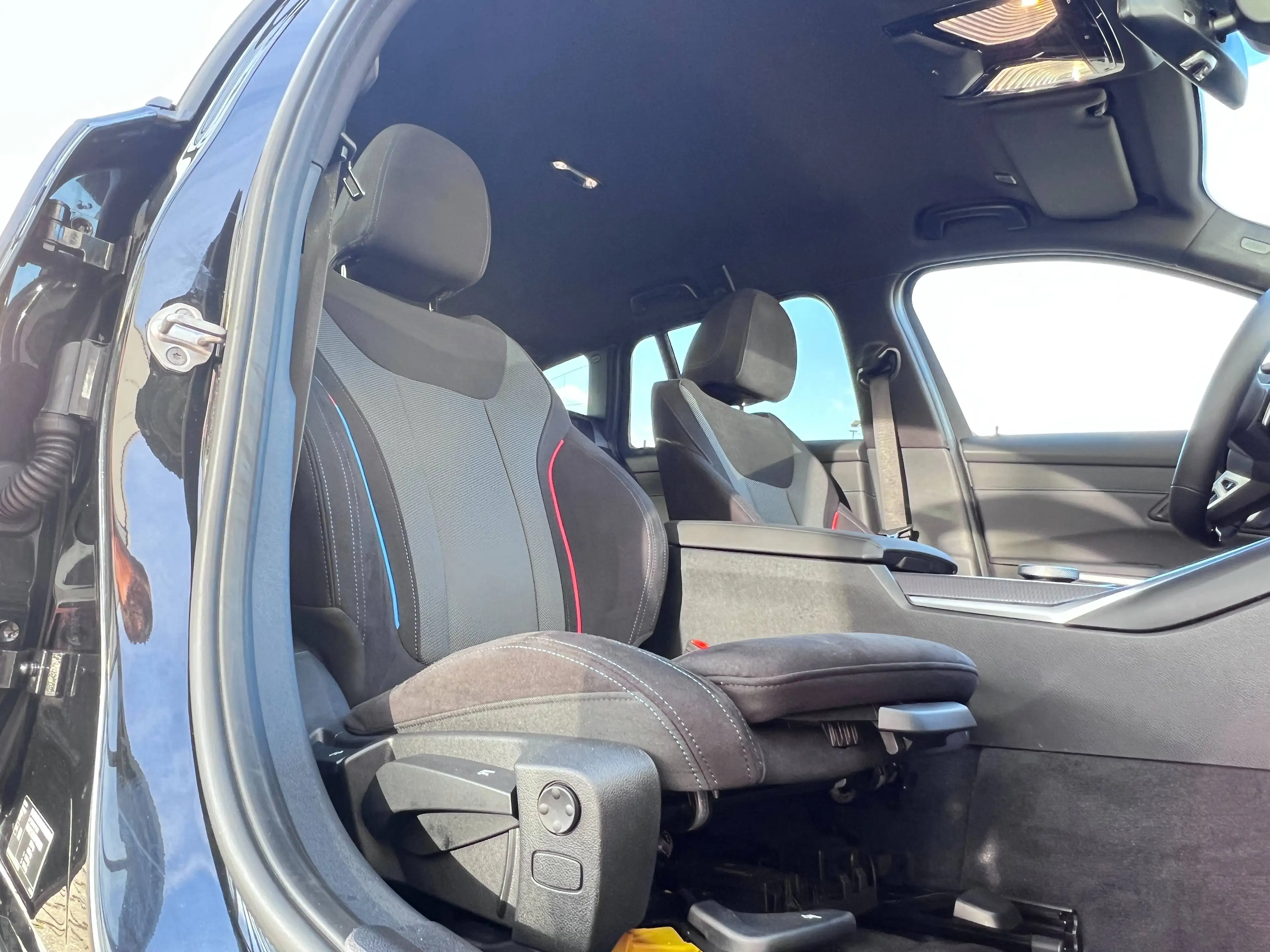 BMW 320 d M-Sport 360° Sportfahrwerk HeadUp 19Zoll HiFi — photo 23