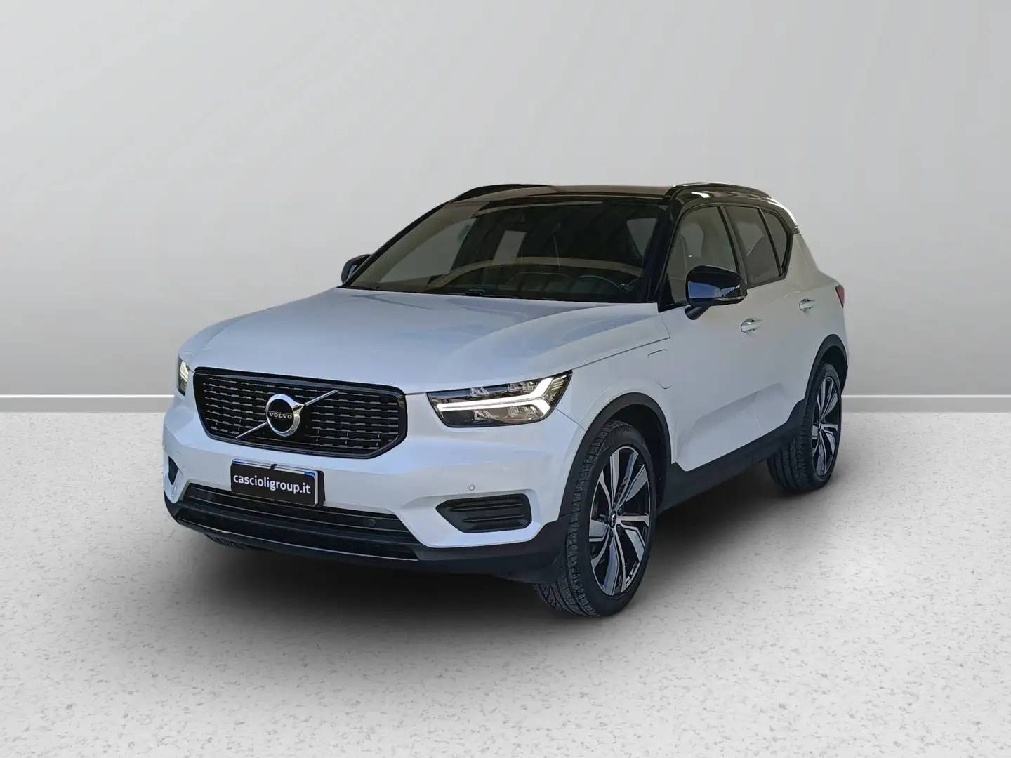 Volvo XC40 1.5 T4 Recharge Plug-in-Hybrid R-Design Noir - 1