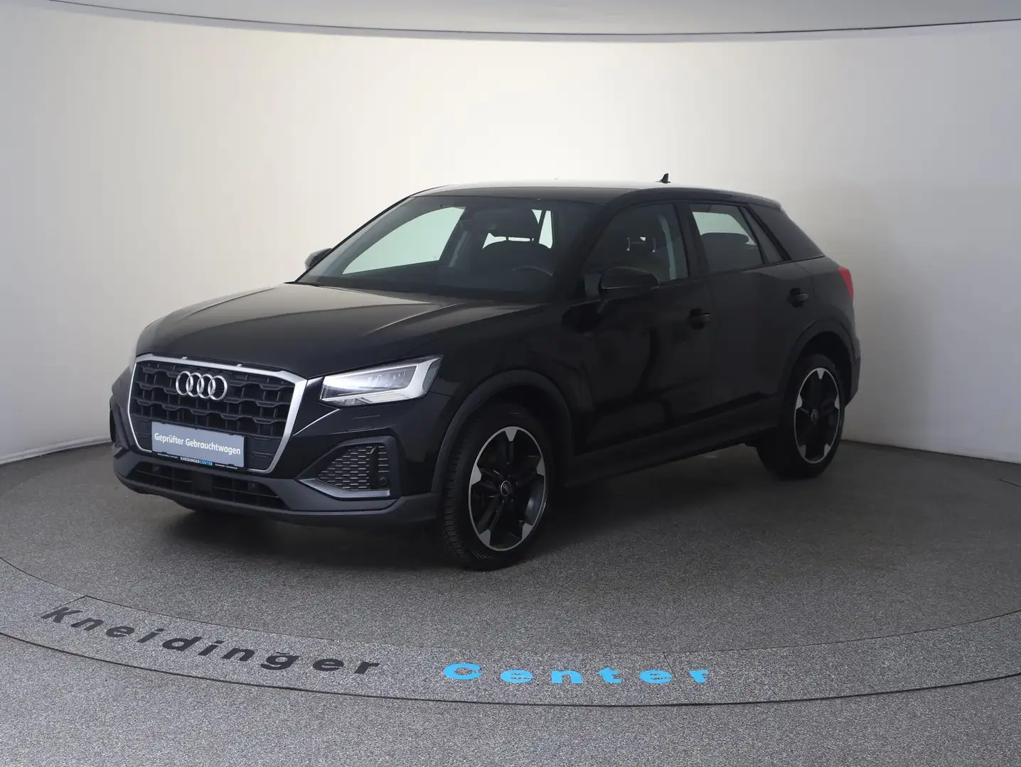 Audi Q2 30 TFSI intense Schwarz - 2